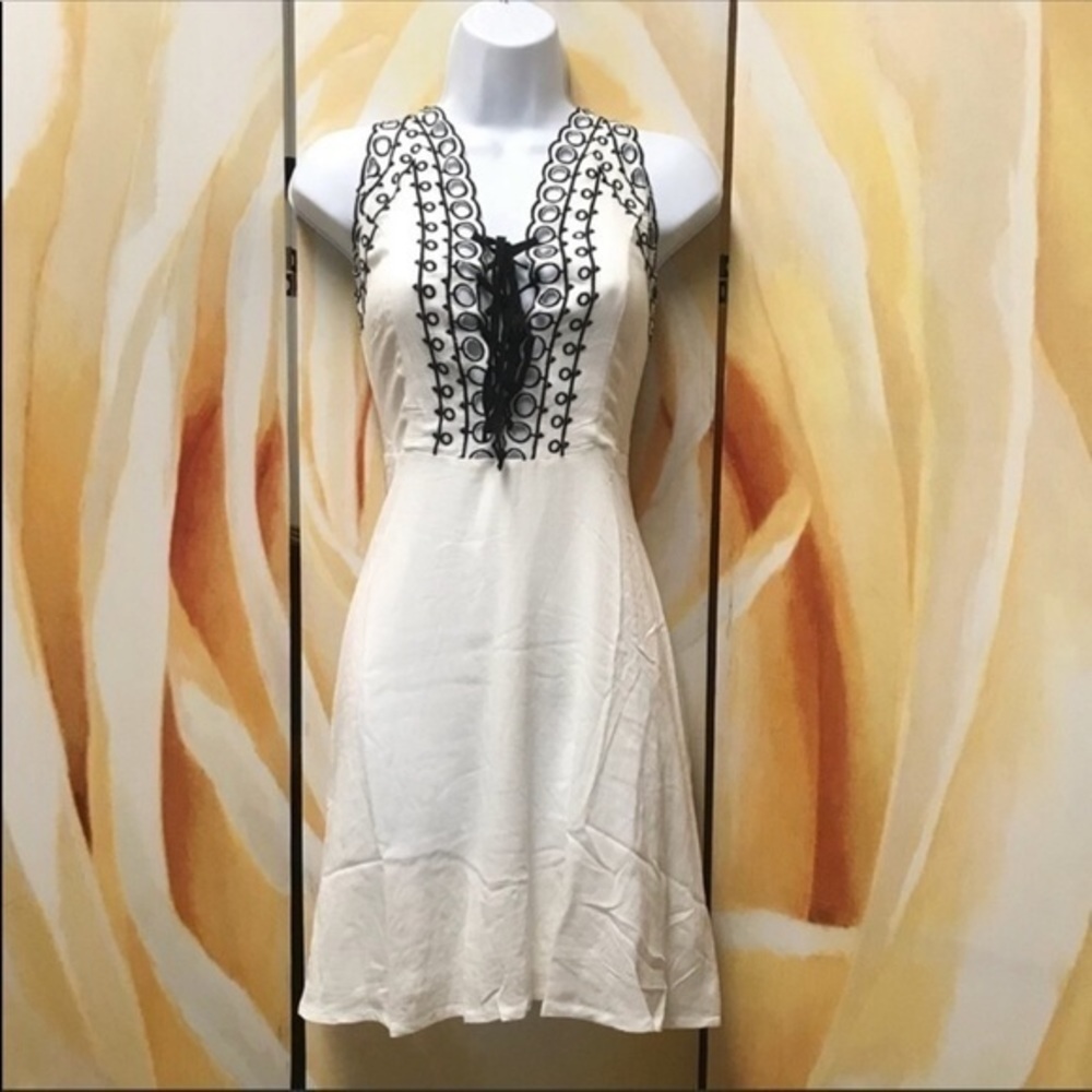 ❣️ Sale was 45$ down sizing ❣️ Black and white flare dress